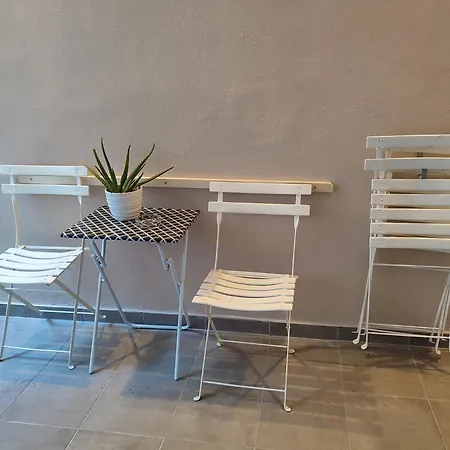 The Muse, Colorful Cozy Flat On Mitropoleos Downtown アパート テッサロニキ