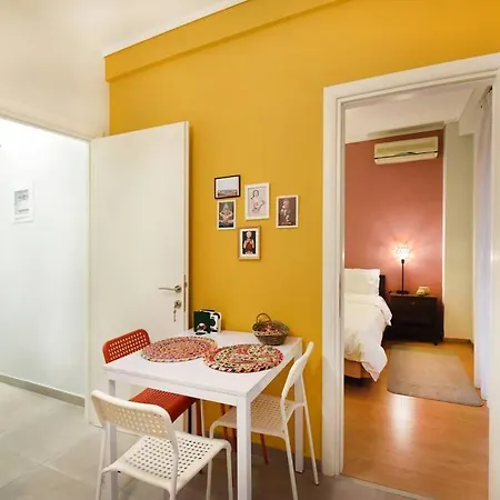 The Muse, Colorful Cozy Flat On Mitropoleos Downtown * Thessaloniki
