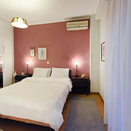 The Muse, Colorful Cozy Flat On Mitropoleos Downtown Apartment *