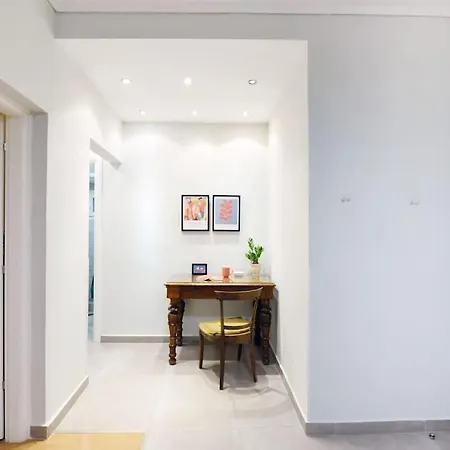 Apartment The Muse, Colorful Cozy Flat On Mitropoleos Downtown