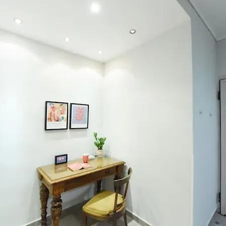 Apartment The Muse, Colorful Cozy Flat On Mitropoleos Downtown Thessaloniki