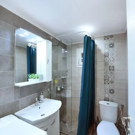 The Muse, Colorful Cozy Flat On Mitropoleos Downtown * Selanik